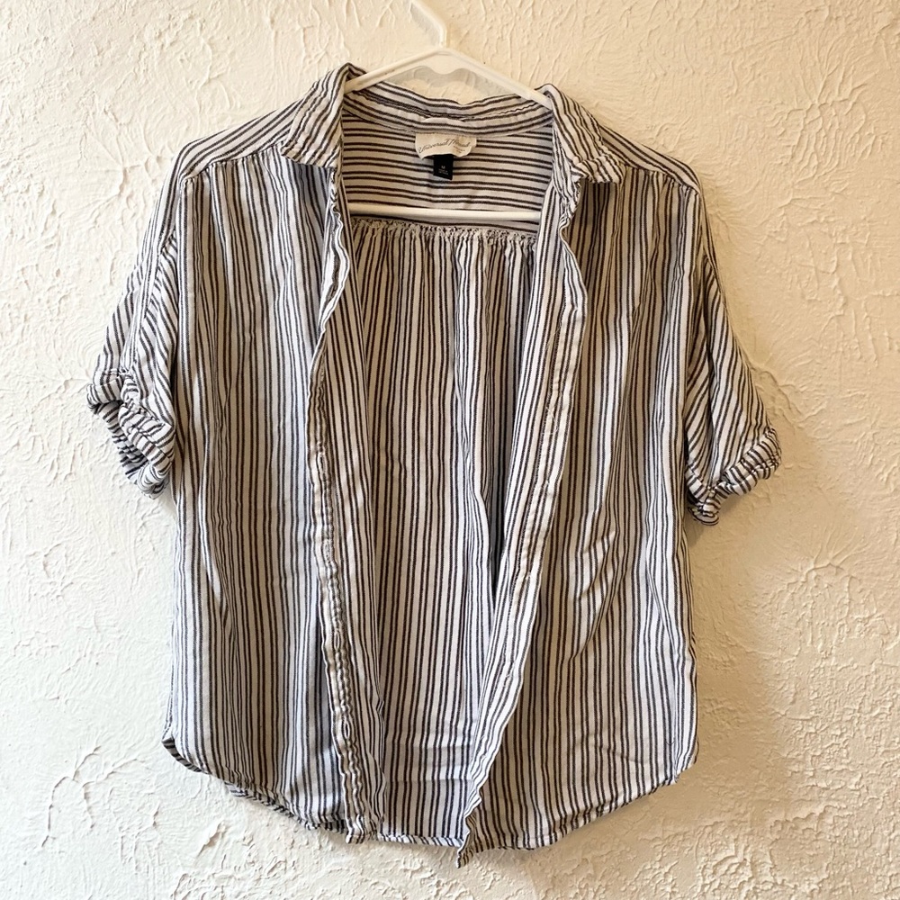 Women’s Medium Universal Thread Grey Gray White stripe Blouse Button Up